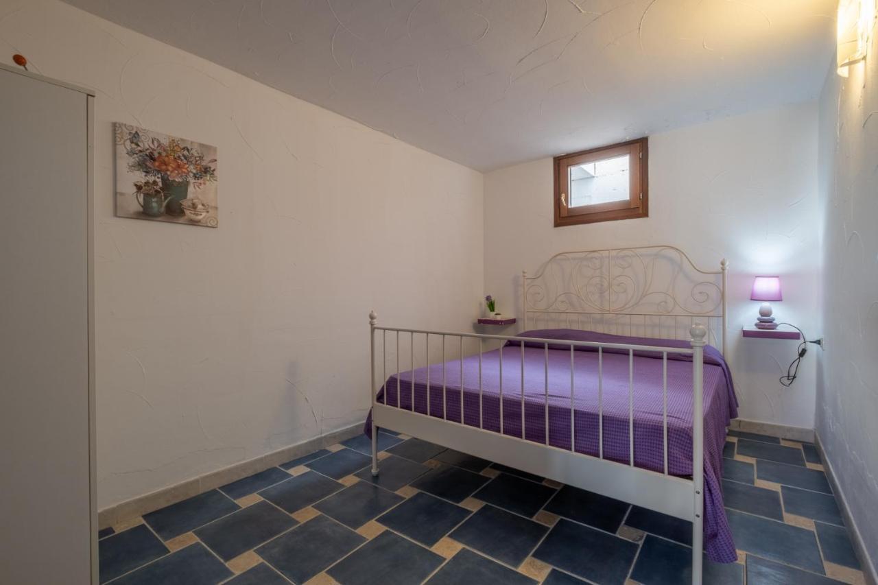 Oleandri Rossi Villa Tanaunella Luaran gambar