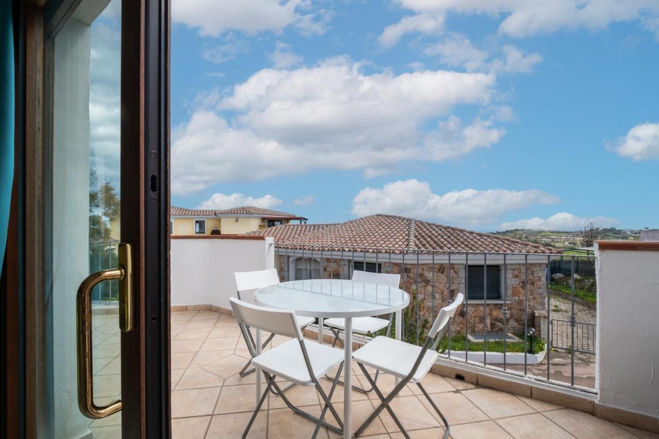 Oleandri Rossi Villa Tanaunella Luaran gambar