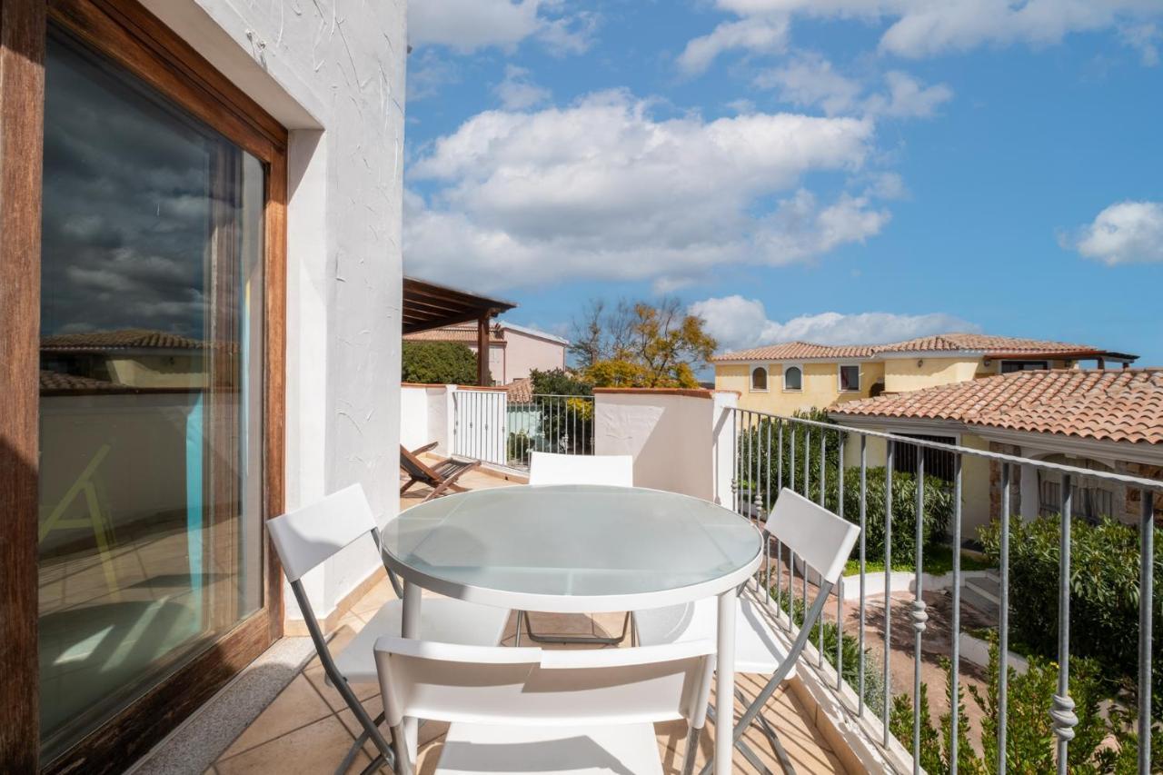 Oleandri Rossi Villa Tanaunella Luaran gambar