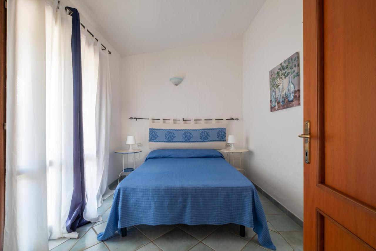 Oleandri Rossi Villa Tanaunella Luaran gambar