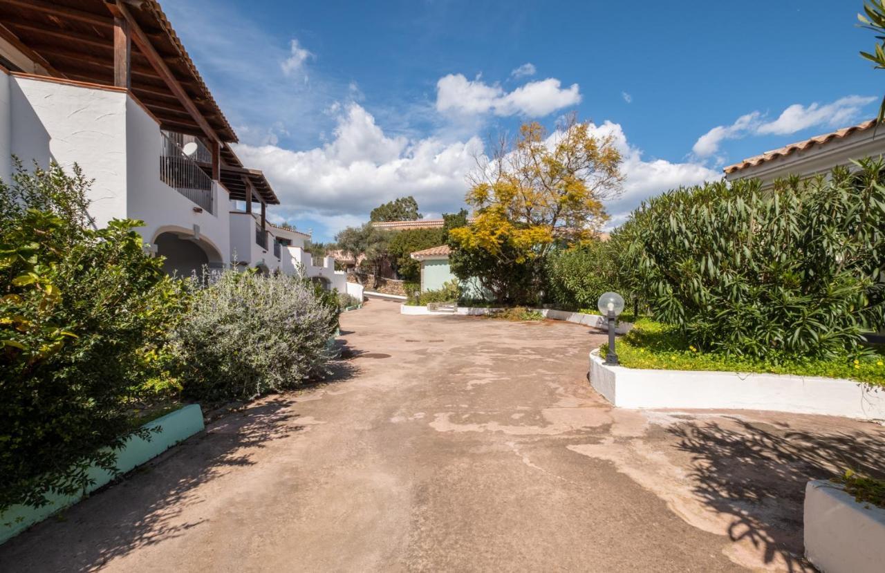 Oleandri Rossi Villa Tanaunella Luaran gambar